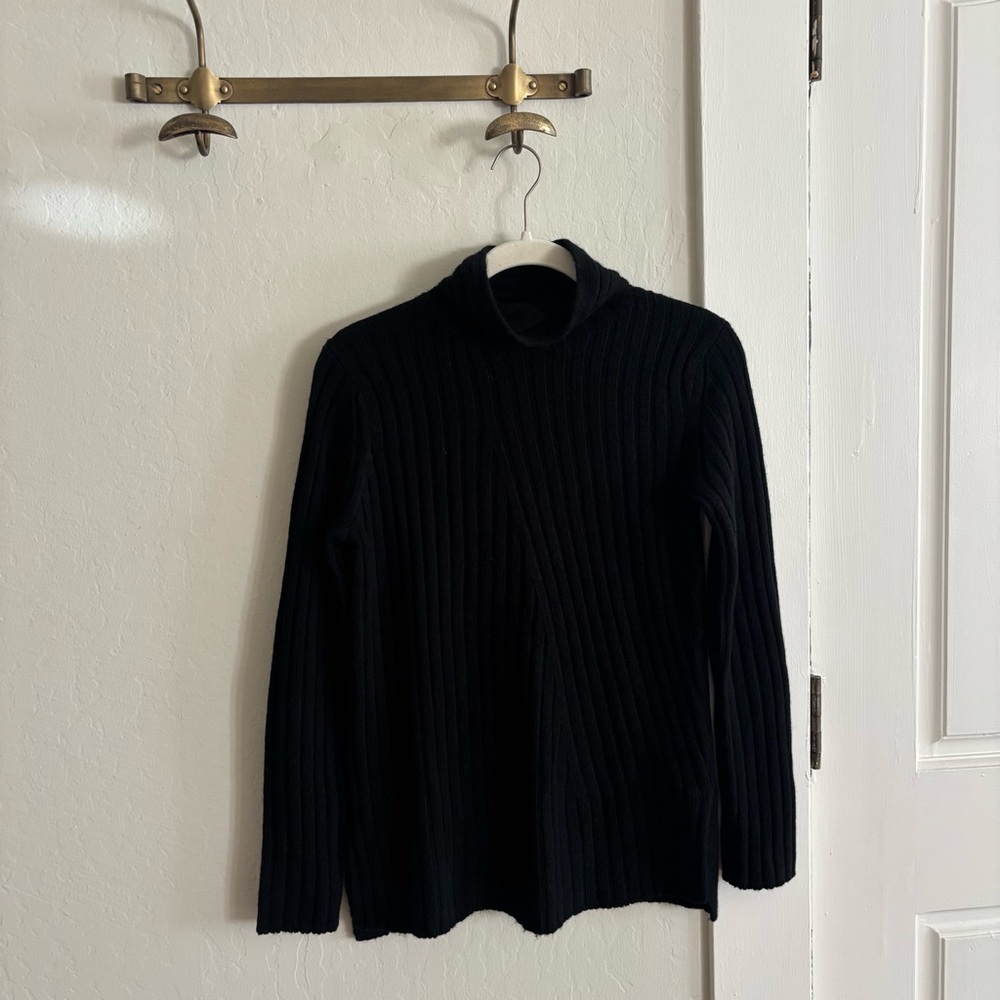 Vince cashmere wool ribbed oversized turtleneck sweater with side slits in black